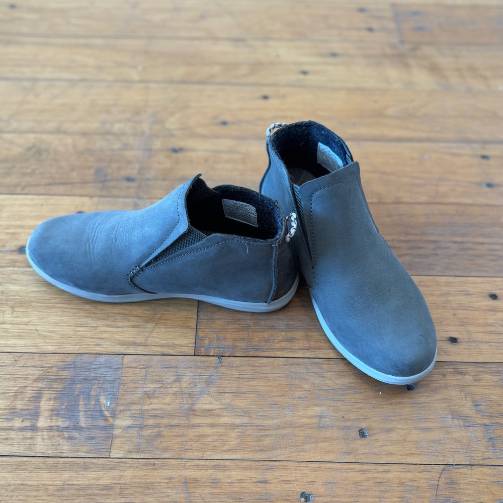Olukai Hāʻupu Manu Hope Leather Booties